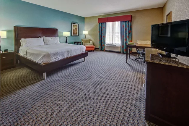 1 Bedroom, Suite, Accessible, Hilton Garden Inn Tulsa Midtown 1/4