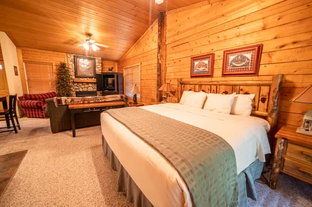 كابينة غراند بسرير كينج بغرفة نوم واحدة بحوض جاكوزي، Cabins At Grand Mountain By Thousand Hills Resort 2/7