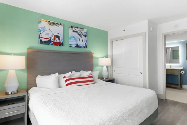 3 Bedrooms, Mariner, Condo, Deluxe, King Bed, 3 Queen Beds, Ocean Front, Sofa، Compass Cove Resort 5/10