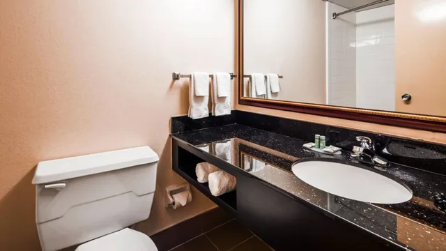 غرفة قياسية بسرير كينج، Best Western Bradbury Inn & Suites 6/7