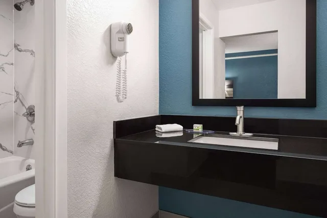 Room, 2 Double Beds, La Quinta Inn Victoria 5/5