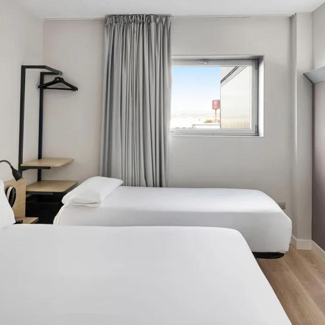 غرفة بسرير مزدوج مع سرير إضافي، B&B HOTEL Granada 7/9