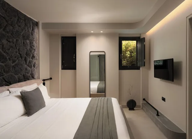 Premier, Suite, Queen Bed, Private Heated Pool، Apikia Santorini Suites - Adults Only 1/2