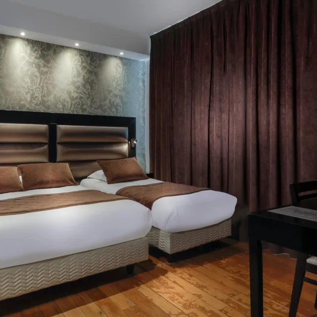 غرفة ثلاثية بشرفة، AMBRE HOTEL 4/9