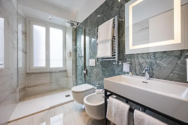 جناح جونيور بسرير كوين، BH hotel Roma 2/3