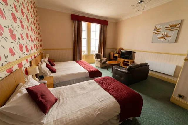غرفة ثلاثية، Hotel Prince Regent 5/6