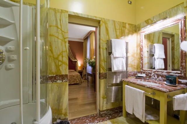 غرفة بريميوم بسرير كينج بشرفة، Palazzo Guiscardo 8/9