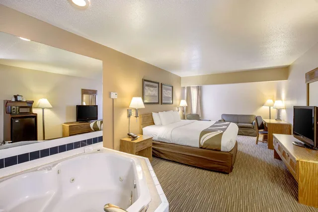 جناح بسرير كينج، Quality Inn Storm Lake 3/4