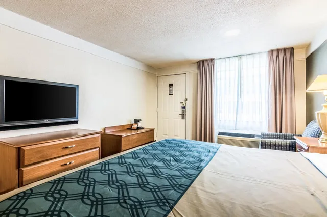 غرفة قياسية بسرير كينج، Econo Lodge Gastonia North 3/3