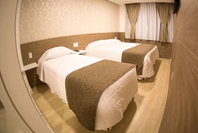 شقة ديلوكس ثلاثية بسرير كينج وسرير فردي، Holiday And Business Hotel 1/2