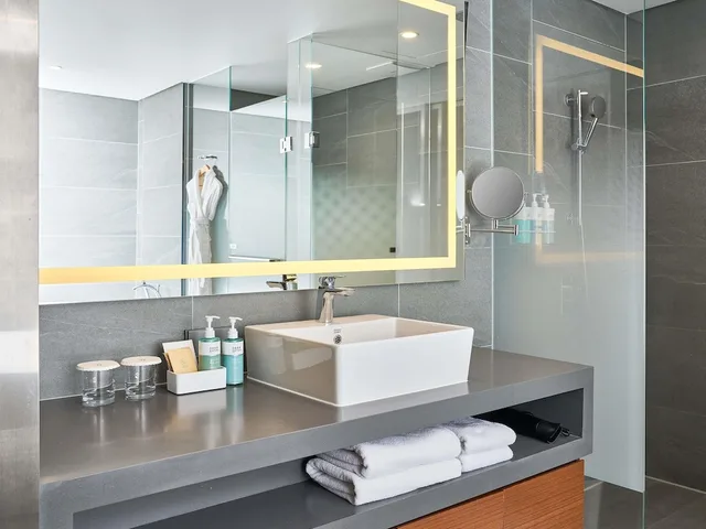إقامة بريميير عائلية بسرير كينج وسرير بطابقين بغرفة نوم واحدة، Novotel Ambassador Seoul Dongdaemun Hotels and Residences 2/2