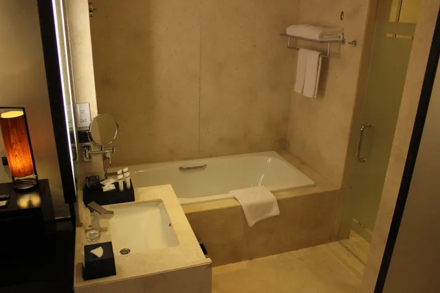 غرفة ديلوكس بسرير كينج، Po Hotel Semarang 5/6