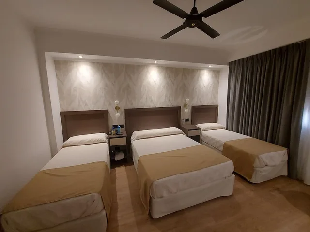 Superior, Triple, Double and Twin Beds, Hotel Internacional 1/3