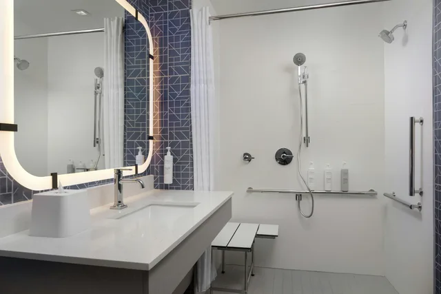 استوديو بسريرين كوين لذوي الإعاقة، Homewood Suites by Hilton Newport Cincinnati 3/4
