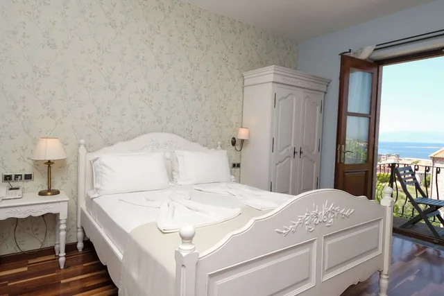 غرفة بسرير مزدوج بإطلالة على البحر بشرفة، Cunda Labris Hotel 10/10