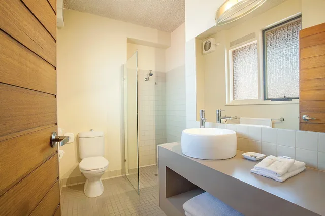 Deluxe, 1 Queen and 1 Single Bed, Sovereign Park Motor Inn 10/10