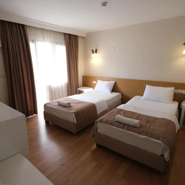غرفة قياسية بسرير مزدوج أو سريرين منفصلين، Üstün Otel Alsancak 2/10