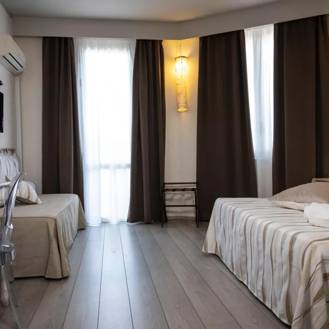غرفة ديلوكس بسرير مزدوج أو سريرين منفصلين بإطلالة على البحر بشرفة، Hotel Tirreno Formerly Sea Club Tirreno 5/10