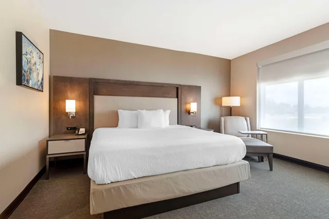 جناح بسرير كينج لذوي الإعاقة، Best Western Plus Executive Residency Rigby's Water World Hotel 3/4