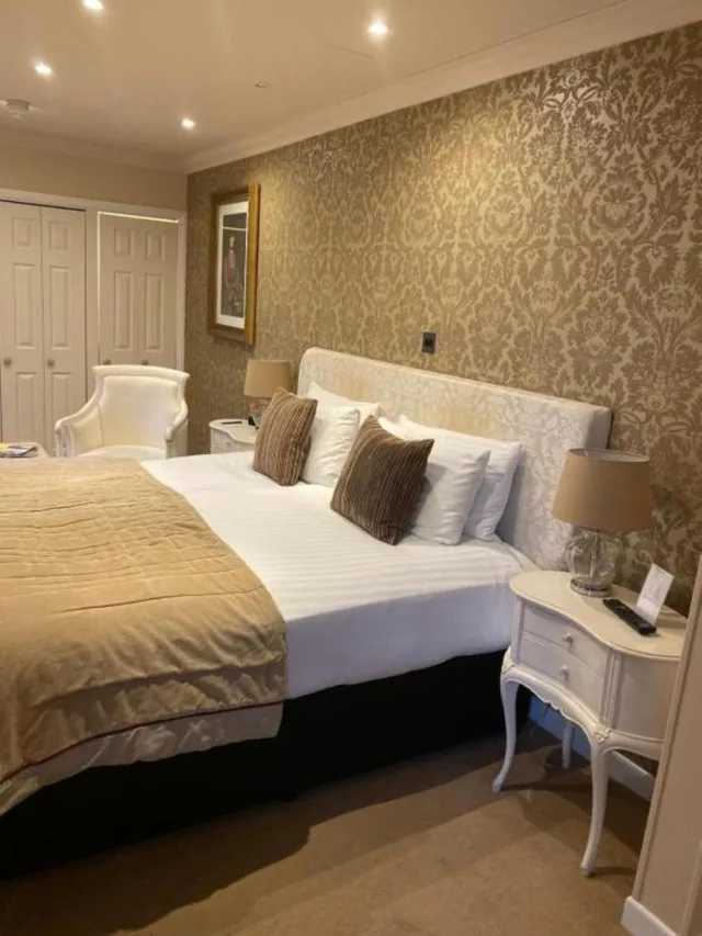 Master, Double Bed، Langtry Manor Hotel 2/9