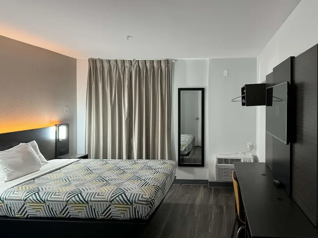 Standard, Queen Bed, Motel6 Brownsville, TX 2/8