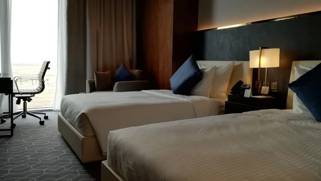 Superior Room with Two Single Beds، ميلينيوم مطار المدينة(Millennium Madinah Airport) 3/6