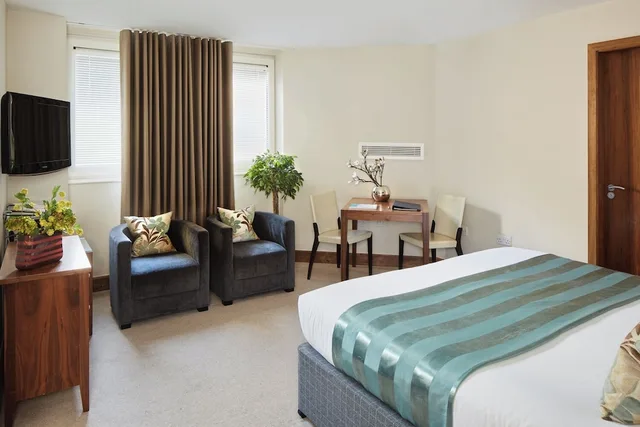 استوديو بسرير كوين، Arlington House 1/3
