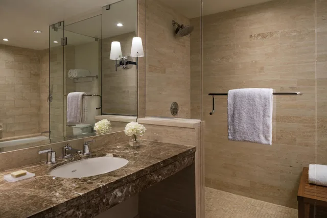 غرفة تنفيذية بسرير كينج مع أريكة، Four Seasons Hotel Los Angeles at Beverly Hills 2/2