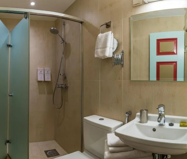 غرفة قياسية بسرير مزدوج أو سريرين منفصلين، Cru Hotel 3/4