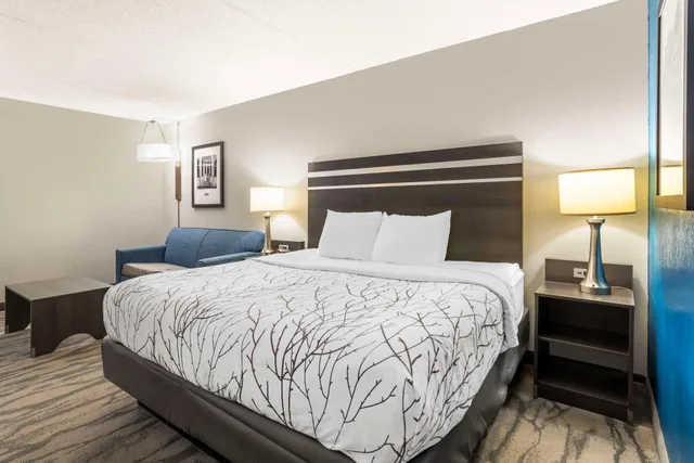 غرفة بسرير كينج، Best Western Plus Knoxville Cedar Bluff 1/5