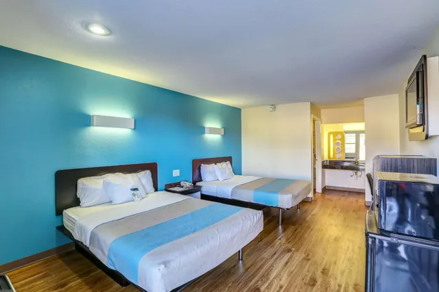 غرفة بسريرين كوين للمدخنين، Motel6 Dickson, TN 6/10