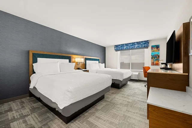 غرفة بسريرين كوين بحوض استحمام لذوي الإعاقة، Hampton Inn and Suites Bessemer Birmingham 1/3