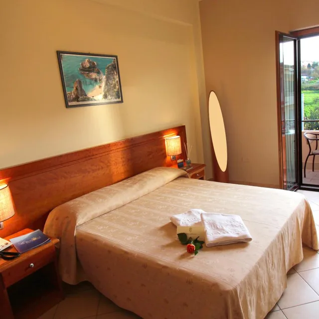 غرفة قياسية ثلاثية، La Bussola Hotel 2/8