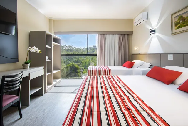 غرفة سوبيريور بسرير كوين وسريرين منفصلين، Cassino All Inclusive Resort Pocos de Caldas by Nacional Inn 2/4