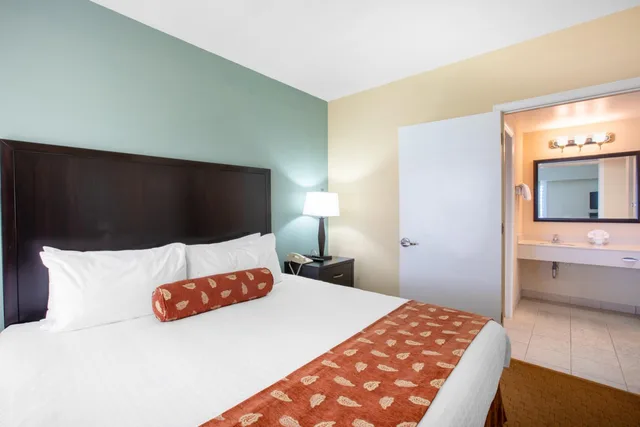 1 Bedroom, Suite, King Bed, Sofa, Stay Sky Suites 1/4