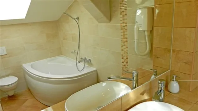 Room, Double Bed, Private Bathroom, Attic، Hotel Maria 2/3