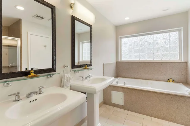 جناح بسرير كينج بحوض جاكوزي، Best Western Plus All Suites Inn 2/4