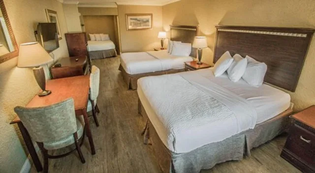 Room, Multiple Beds، Days Inn By Wyndham Destin 5/9