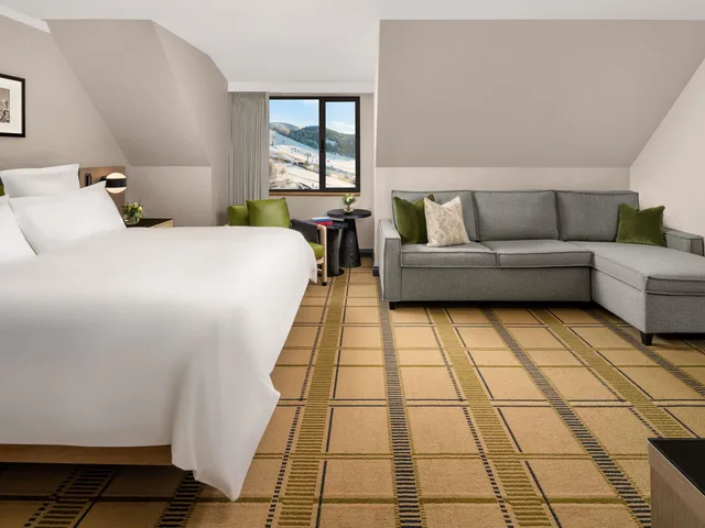 Renovated, Deluxe, King Bed, with View, Sofa، Fairmont Tremblant 2/4