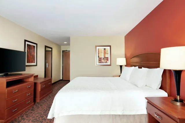 استوديو بسرير كينج، Hampton Inn Stafford 1/1