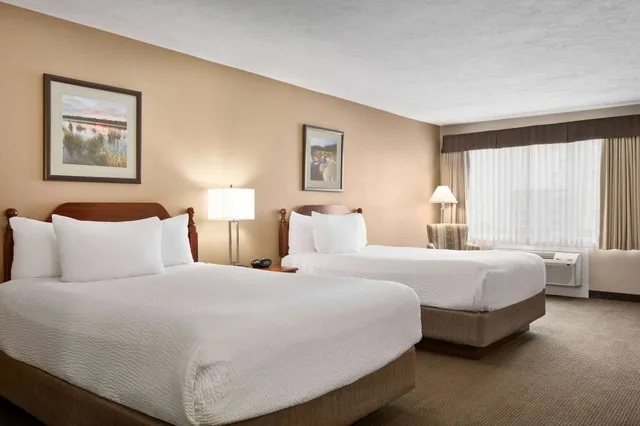 Room, 2 Queen Beds, Exterior Entrance, Ground Floor، Days Inn & Suites by Wyndham Moncton 1/8