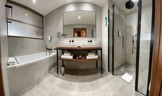 جناح جونيور بسرير كينج بإطلالة على البحر بشرفة، Golden Tulip Porto Vecchio 8/8