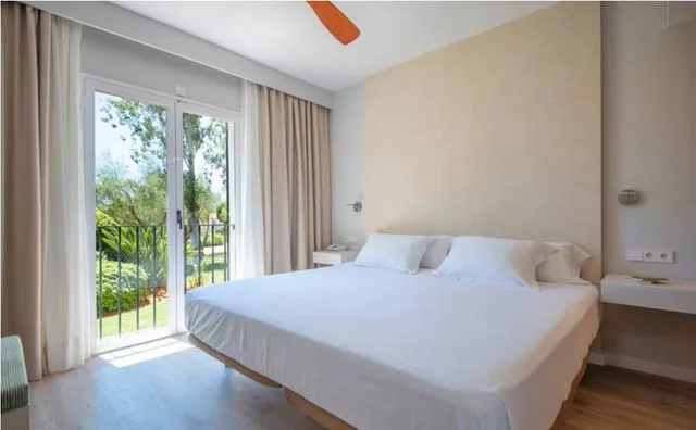 جناح بريميوم، Blau Colonia Sant Jordi 1/3