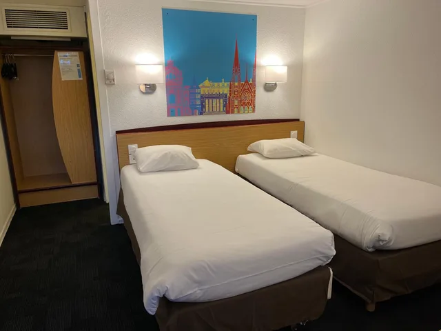 غرفة بسريرين منفصلين، Kyriad Direct Marseille Ouest Martigues 3/8