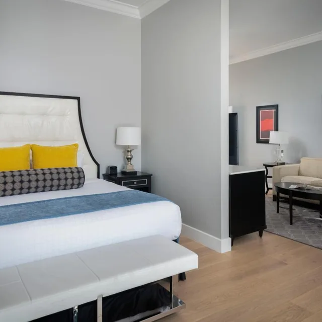 جناح بشرفة، Inn On Fifth 1/5