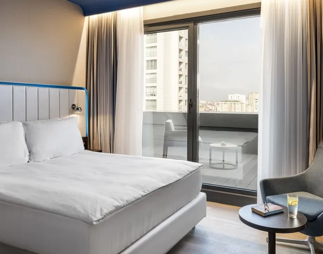 جناح بسريرين كوين بشرفة بغرفتي نوم بمطبخ صغير، Park Inn By Radisson Istanbul Atasehir 1/2