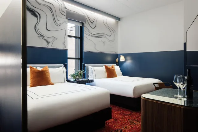 Silver, 2 Queen Beds، Dream Nashville 2/5