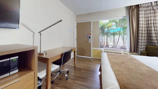 غرفة قياسية بسرير مزدوج، Rodeway Inn and Suites Fort Lauderdale Airport and Cruise Port 6/8