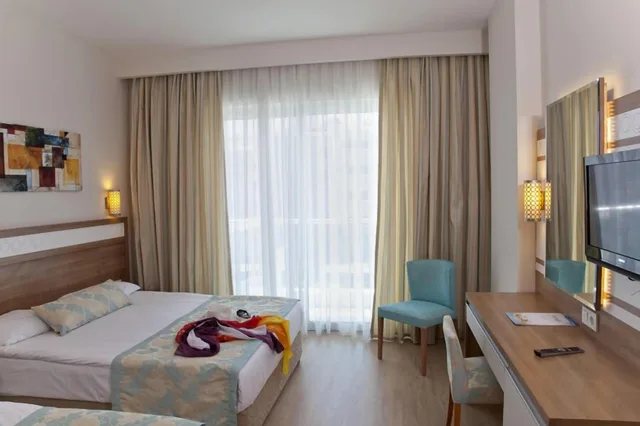 غرفة عائلية بسرير مزدوج وسريرين منفصلين، Merve Sun Hotel And Spa 2/3
