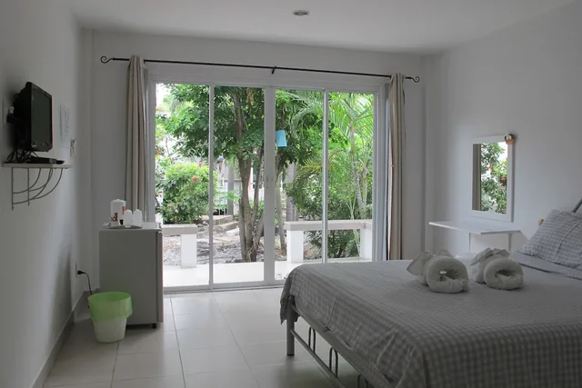 بنغل بسرير مزدوج، Charlie's Bungalow 2/4